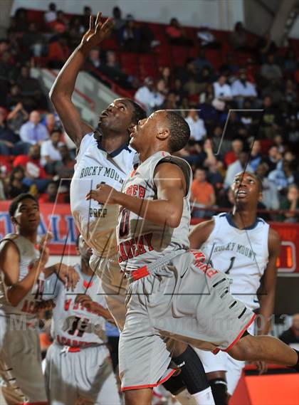 Thumbnail 2 in Winston-Salem Prep vs. Rocky Mount Prep (NCHSAA 1A Final) photogallery.