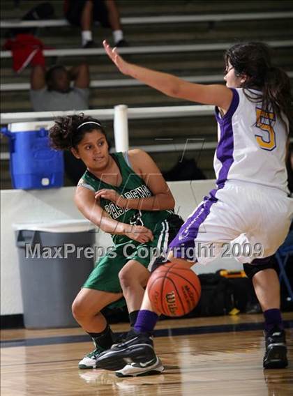 Thumbnail 2 in McAllen vs Pasadena (McDonalds Texas Invitational) photogallery.