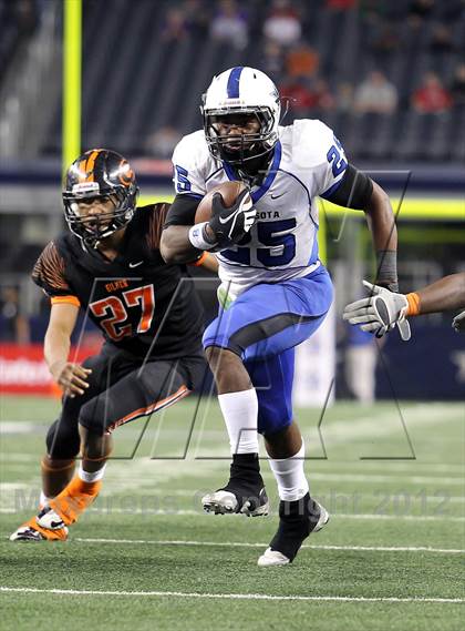 Thumbnail 3 in Gilmer vs. Navasota (UIL 3A Division 2 Final) photogallery.