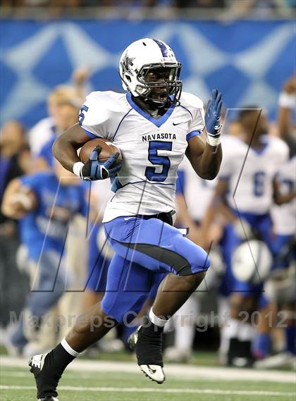 Thumbnail 2 in Gilmer vs. Navasota (UIL 3A Division 2 Final) photogallery.