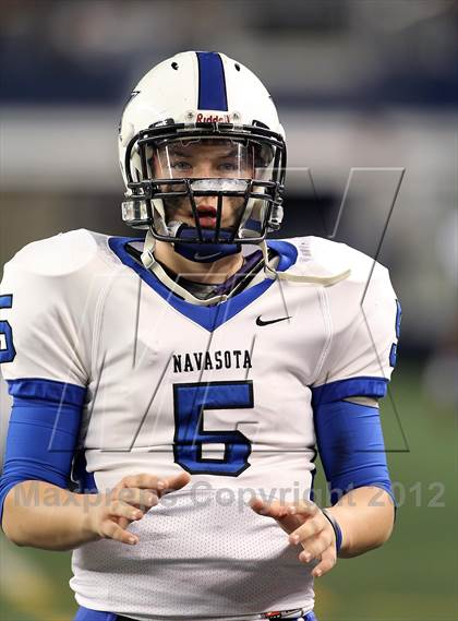 Thumbnail 1 in Gilmer vs. Navasota (UIL 3A Division 2 Final) photogallery.