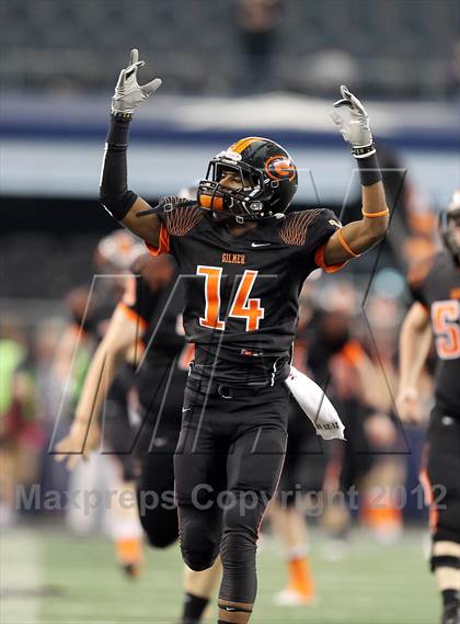 Thumbnail 1 in Gilmer vs. Navasota (UIL 3A Division 2 Final) photogallery.