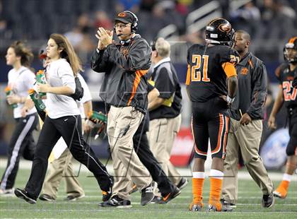 Thumbnail 1 in Gilmer vs. Navasota (UIL 3A Division 2 Final) photogallery.