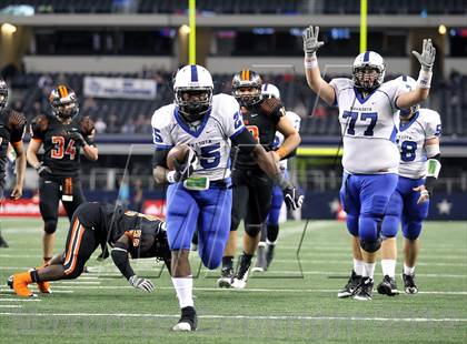 Thumbnail 2 in Gilmer vs. Navasota (UIL 3A Division 2 Final) photogallery.