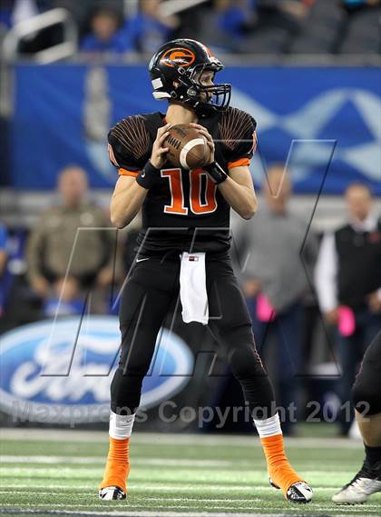 Thumbnail 2 in Gilmer vs. Navasota (UIL 3A Division 2 Final) photogallery.