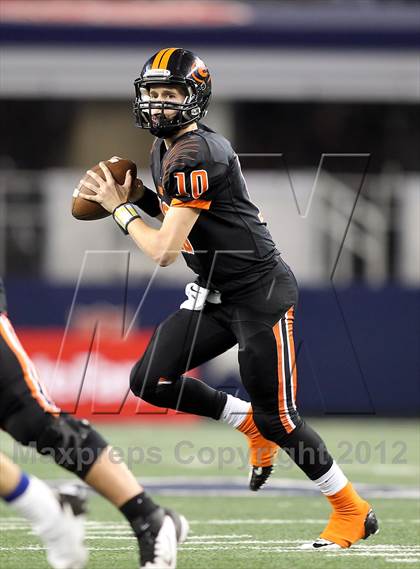Thumbnail 3 in Gilmer vs. Navasota (UIL 3A Division 2 Final) photogallery.