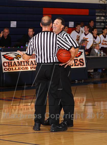 Thumbnail 3 in Valencia vs. Eastside Catholic (Chaminade Christmas Classic) photogallery.