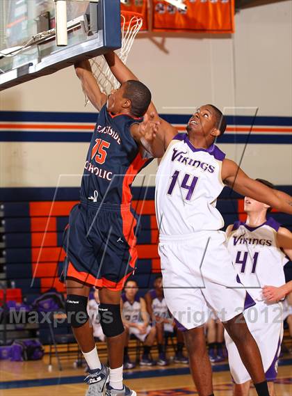 Thumbnail 2 in Valencia vs. Eastside Catholic (Chaminade Christmas Classic) photogallery.