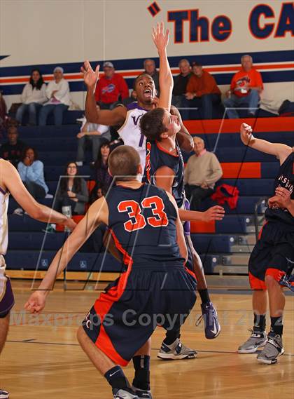 Thumbnail 3 in Valencia vs. Eastside Catholic (Chaminade Christmas Classic) photogallery.