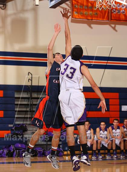 Thumbnail 2 in Valencia vs. Eastside Catholic (Chaminade Christmas Classic) photogallery.
