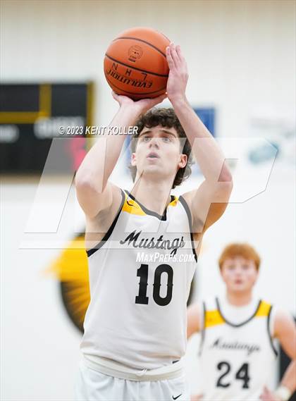 Thumbnail 1 in Cardinal Mooney Catholic @ Lutheran North photogallery.