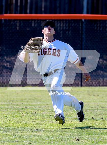 Thumbnail 1 in Whitney @ Roseville (game 1) photogallery.
