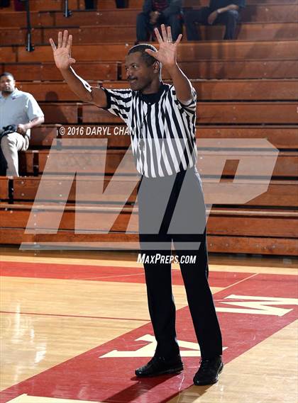 Thumbnail 1 in West Ranch vs. Loyola (Rose City Roundball Classic) photogallery.