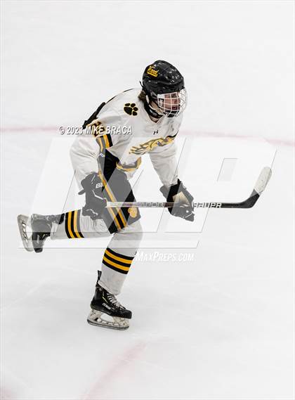 Thumbnail 2 in Daniel Hand vs Rogers/Middletown/Tiverton (Crusader Christmas Classic) photogallery.