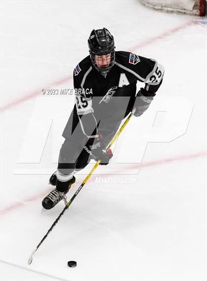 Thumbnail 1 in Daniel Hand vs Rogers/Middletown/Tiverton (Crusader Christmas Classic) photogallery.