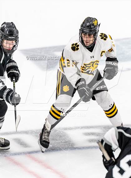 Thumbnail 2 in Daniel Hand vs Rogers/Middletown/Tiverton (Crusader Christmas Classic) photogallery.