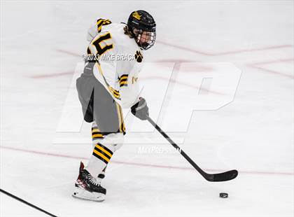 Thumbnail 2 in Daniel Hand vs Rogers/Middletown/Tiverton (Crusader Christmas Classic) photogallery.