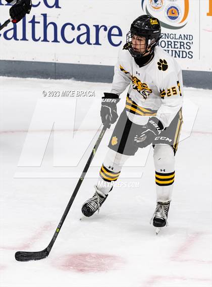 Thumbnail 2 in Daniel Hand vs Rogers/Middletown/Tiverton (Crusader Christmas Classic) photogallery.