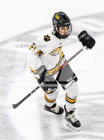 Thumbnail 1 in Daniel Hand vs Rogers/Middletown/Tiverton (Crusader Christmas Classic) photogallery.