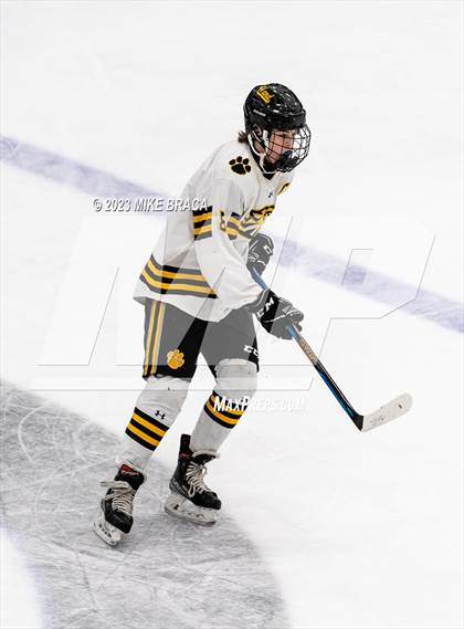Thumbnail 1 in Daniel Hand vs Rogers/Middletown/Tiverton (Crusader Christmas Classic) photogallery.