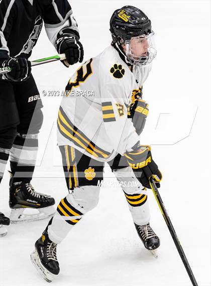 Thumbnail 1 in Daniel Hand vs Rogers/Middletown/Tiverton (Crusader Christmas Classic) photogallery.