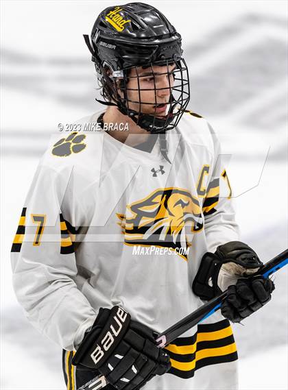 Thumbnail 1 in Daniel Hand vs Rogers/Middletown/Tiverton (Crusader Christmas Classic) photogallery.