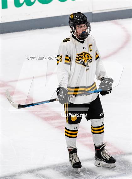 Thumbnail 1 in Daniel Hand vs Rogers/Middletown/Tiverton (Crusader Christmas Classic) photogallery.