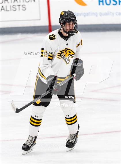 Thumbnail 1 in Daniel Hand vs Rogers/Middletown/Tiverton (Crusader Christmas Classic) photogallery.