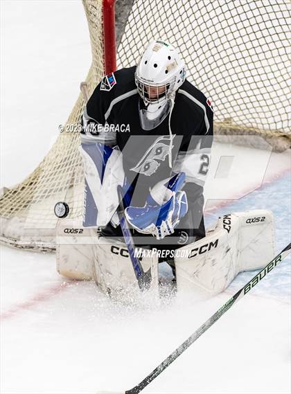 Thumbnail 3 in Daniel Hand vs Rogers/Middletown/Tiverton (Crusader Christmas Classic) photogallery.