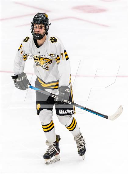 Thumbnail 2 in Daniel Hand vs Rogers/Middletown/Tiverton (Crusader Christmas Classic) photogallery.