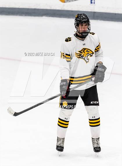 Thumbnail 2 in Daniel Hand vs Rogers/Middletown/Tiverton (Crusader Christmas Classic) photogallery.