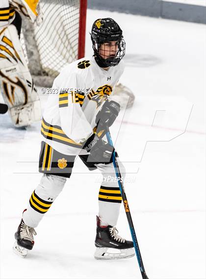 Thumbnail 3 in Daniel Hand vs Rogers/Middletown/Tiverton (Crusader Christmas Classic) photogallery.