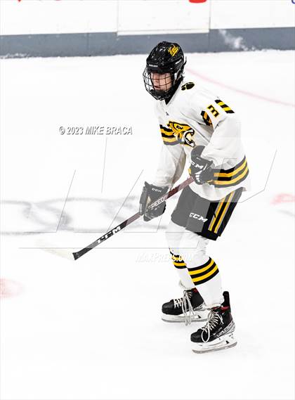 Thumbnail 2 in Daniel Hand vs Rogers/Middletown/Tiverton (Crusader Christmas Classic) photogallery.