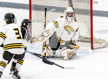 Thumbnail 2 in Daniel Hand vs Rogers/Middletown/Tiverton (Crusader Christmas Classic) photogallery.