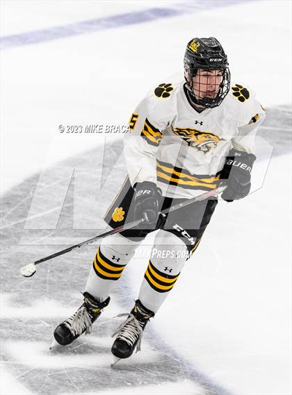 Thumbnail 3 in Daniel Hand vs Rogers/Middletown/Tiverton (Crusader Christmas Classic) photogallery.