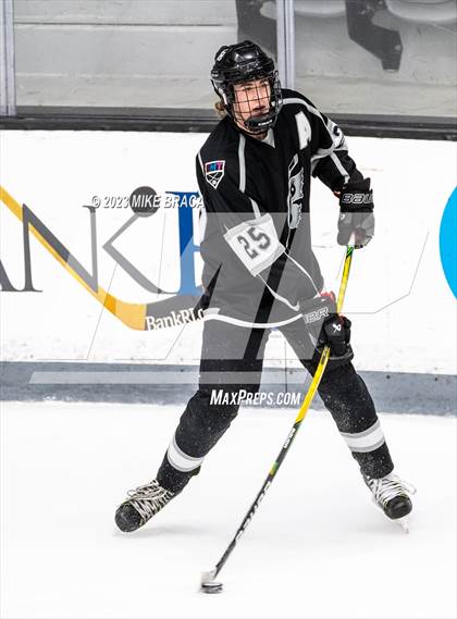 Thumbnail 1 in Daniel Hand vs Rogers/Middletown/Tiverton (Crusader Christmas Classic) photogallery.
