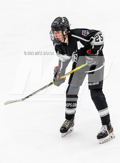 Thumbnail 2 in Daniel Hand vs Rogers/Middletown/Tiverton (Crusader Christmas Classic) photogallery.