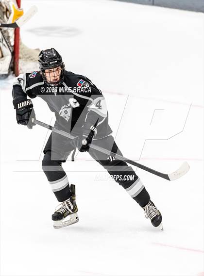 Thumbnail 1 in Daniel Hand vs Rogers/Middletown/Tiverton (Crusader Christmas Classic) photogallery.
