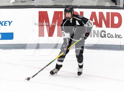 Thumbnail 2 in Daniel Hand vs Rogers/Middletown/Tiverton (Crusader Christmas Classic) photogallery.