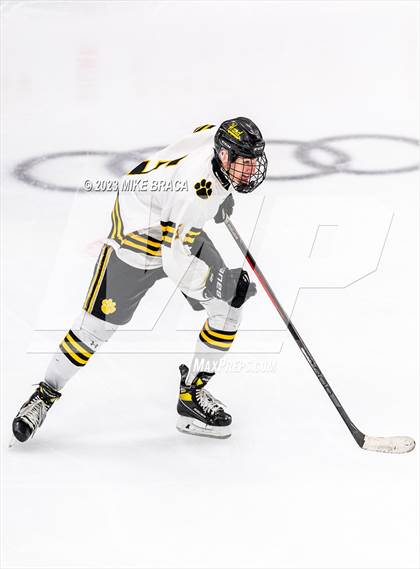 Thumbnail 3 in Daniel Hand vs Rogers/Middletown/Tiverton (Crusader Christmas Classic) photogallery.