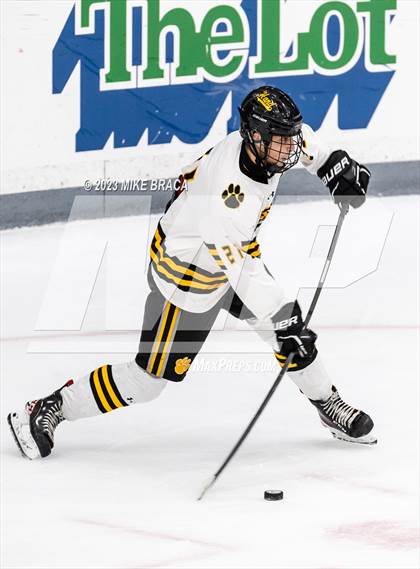 Thumbnail 1 in Daniel Hand vs Rogers/Middletown/Tiverton (Crusader Christmas Classic) photogallery.
