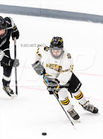Thumbnail 1 in Daniel Hand vs Rogers/Middletown/Tiverton (Crusader Christmas Classic) photogallery.