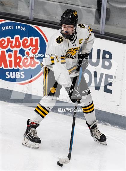 Thumbnail 3 in Daniel Hand vs Rogers/Middletown/Tiverton (Crusader Christmas Classic) photogallery.