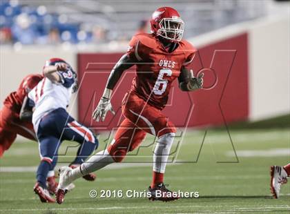 Thumbnail 3 in Baptist Prep vs. McGehee (Kickoff Classic) photogallery.
