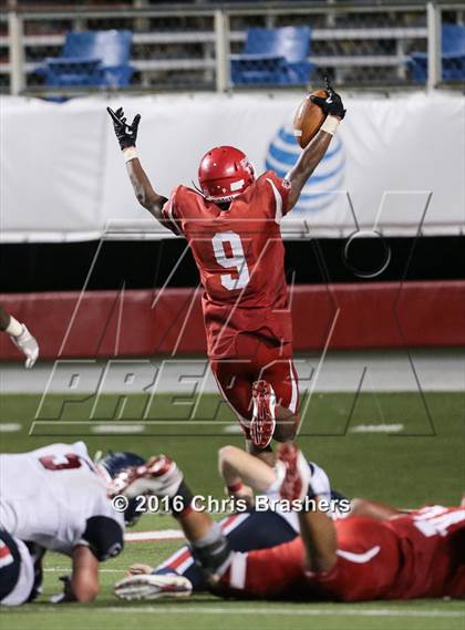 Thumbnail 3 in Baptist Prep vs. McGehee (Kickoff Classic) photogallery.