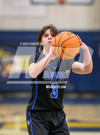 Thumbnail 2 in Oak Ridge vs. Davis Sr. (CIF SJS D1 Quarterfinal) photogallery.