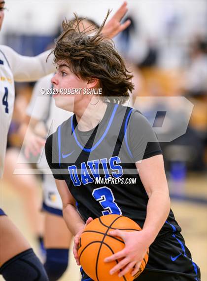 Thumbnail 2 in Oak Ridge vs. Davis Sr. (CIF SJS D1 Quarterfinal) photogallery.