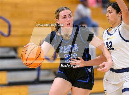 Thumbnail 2 in Oak Ridge vs. Davis Sr. (CIF SJS D1 Quarterfinal) photogallery.