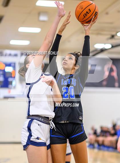 Thumbnail 1 in Oak Ridge vs. Davis Sr. (CIF SJS D1 Quarterfinal) photogallery.