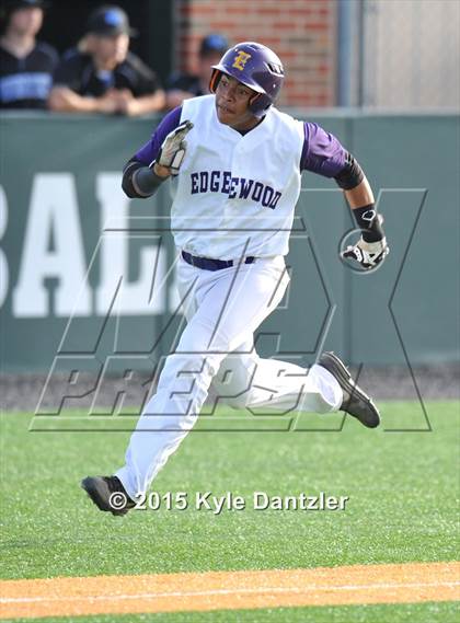 Thumbnail 3 in Edgewood vs Gunter (UIL 3A Region 2 Semifinal) photogallery.